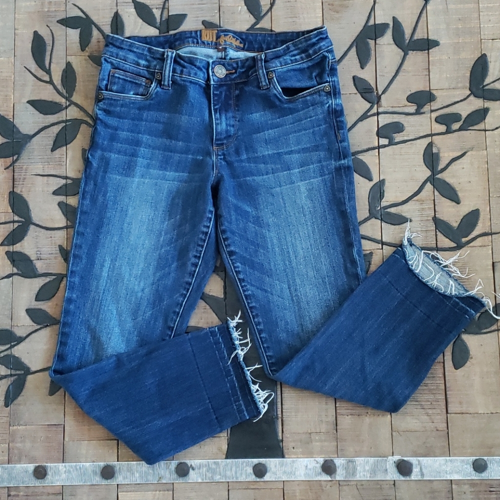 Kut from the Kloth Size 4 distressed Seam Jeans